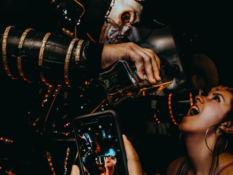 未成年人夜间饮酒:多维健康风险解析与科学应对方案 未成年人夜间饮酒:多维健康风险解析与科学应对方案