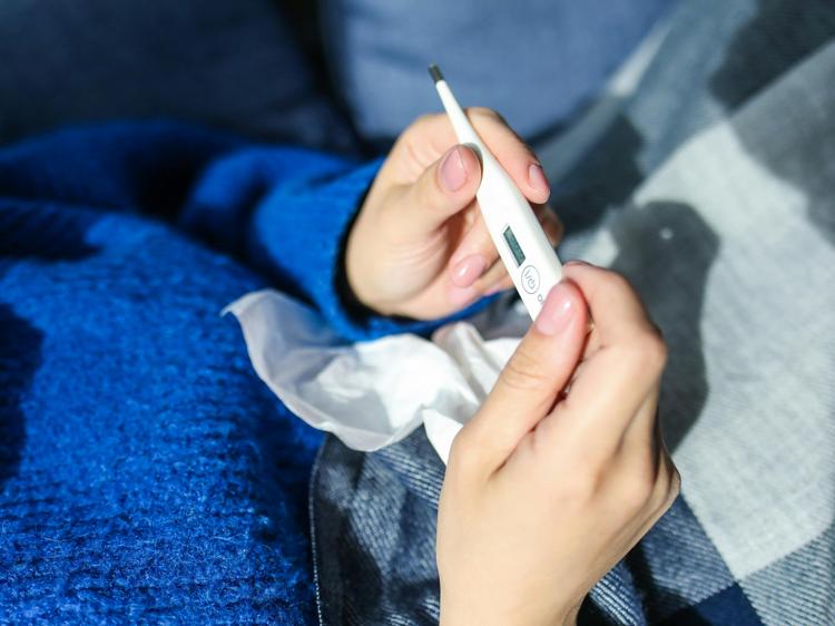 发烧是免疫战信号:三温度节点科学应对法