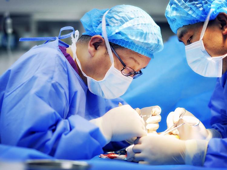 骨折后脚肿应对指南：解析肿胀成因与科学处理方案
