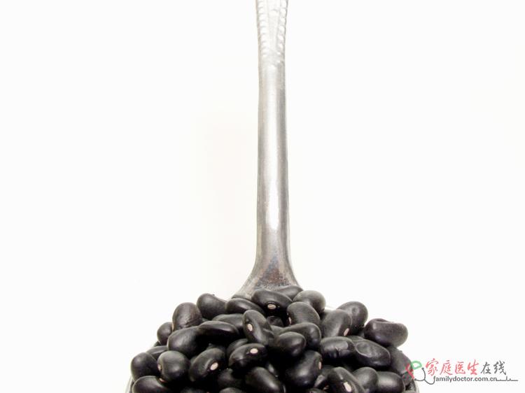 夏季补钾别只盯着香蕉，黑豆钾含量是它4倍！